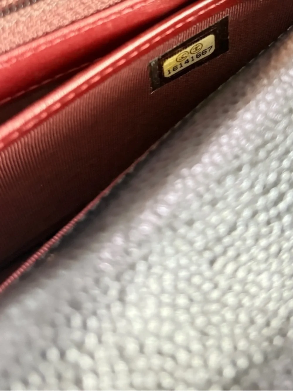 CHANEL Black Quilted Caviar Leather Wallet with Gold CC and complimentary chain - Picture 5 of 6